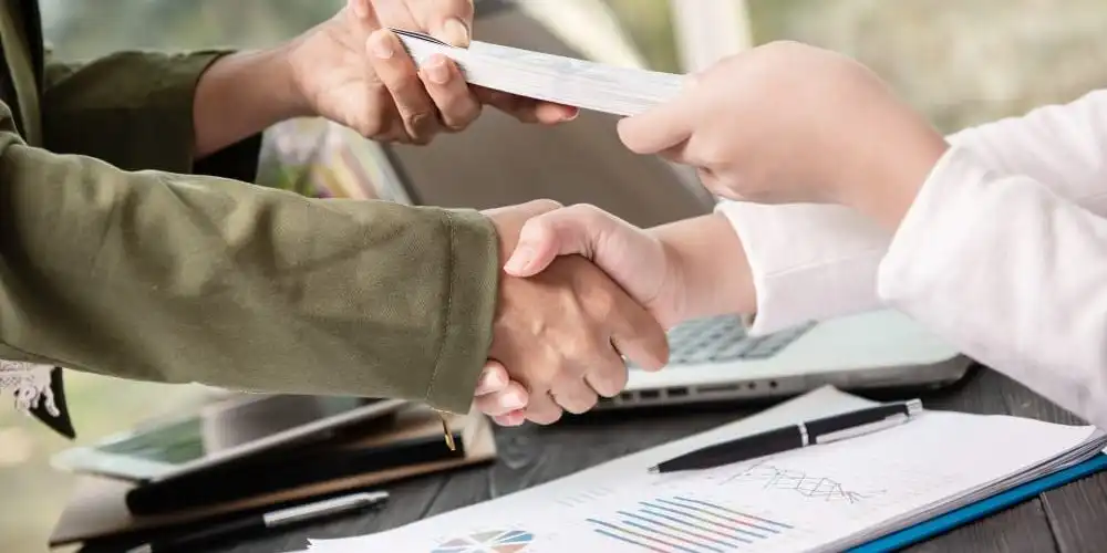 penentuan gaji direksi dan komisaris